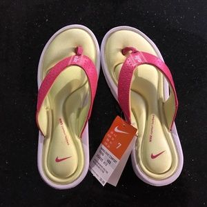 Nike comfort footbed flip flops